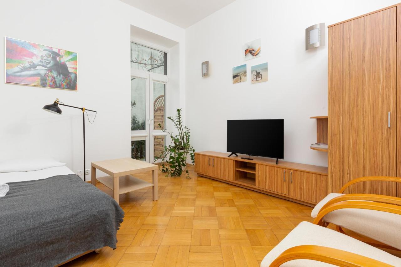 Downtown Studio Apartment By The Park By Noclegi Renters Varšava Exteriér fotografie