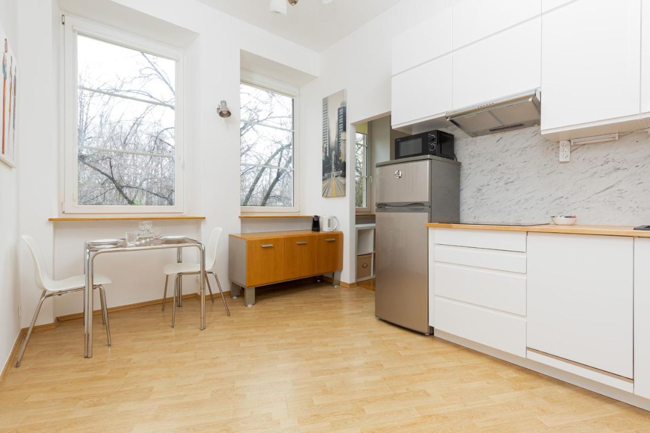 Downtown Studio Apartment By The Park By Noclegi Renters Varšava Exteriér fotografie