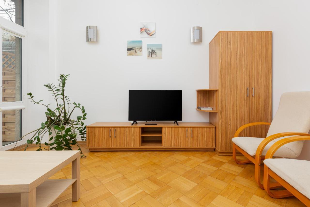Downtown Studio Apartment By The Park By Noclegi Renters Varšava Exteriér fotografie
